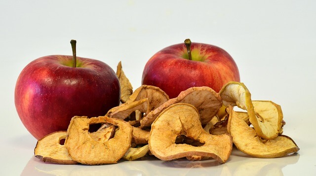 Snack. Sušené jablko