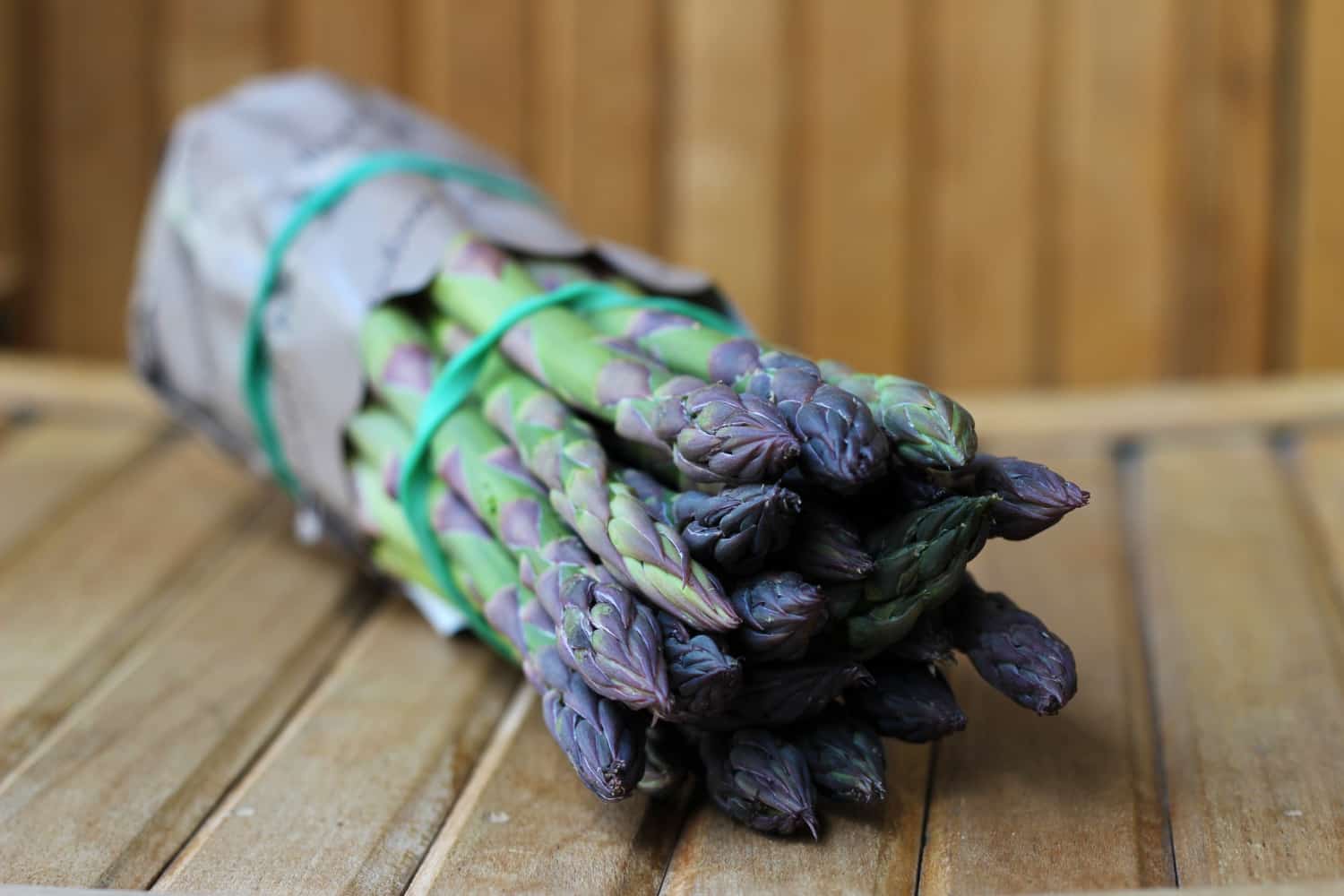 https://www.freepik.com/free-photo/fresh-green-asparagus-row_2042461.htm#fromView=search&page=1&position=35&uuid=e964ec82-b5d2-4dc3-9eb6-dead899184fd&query=Asparagus